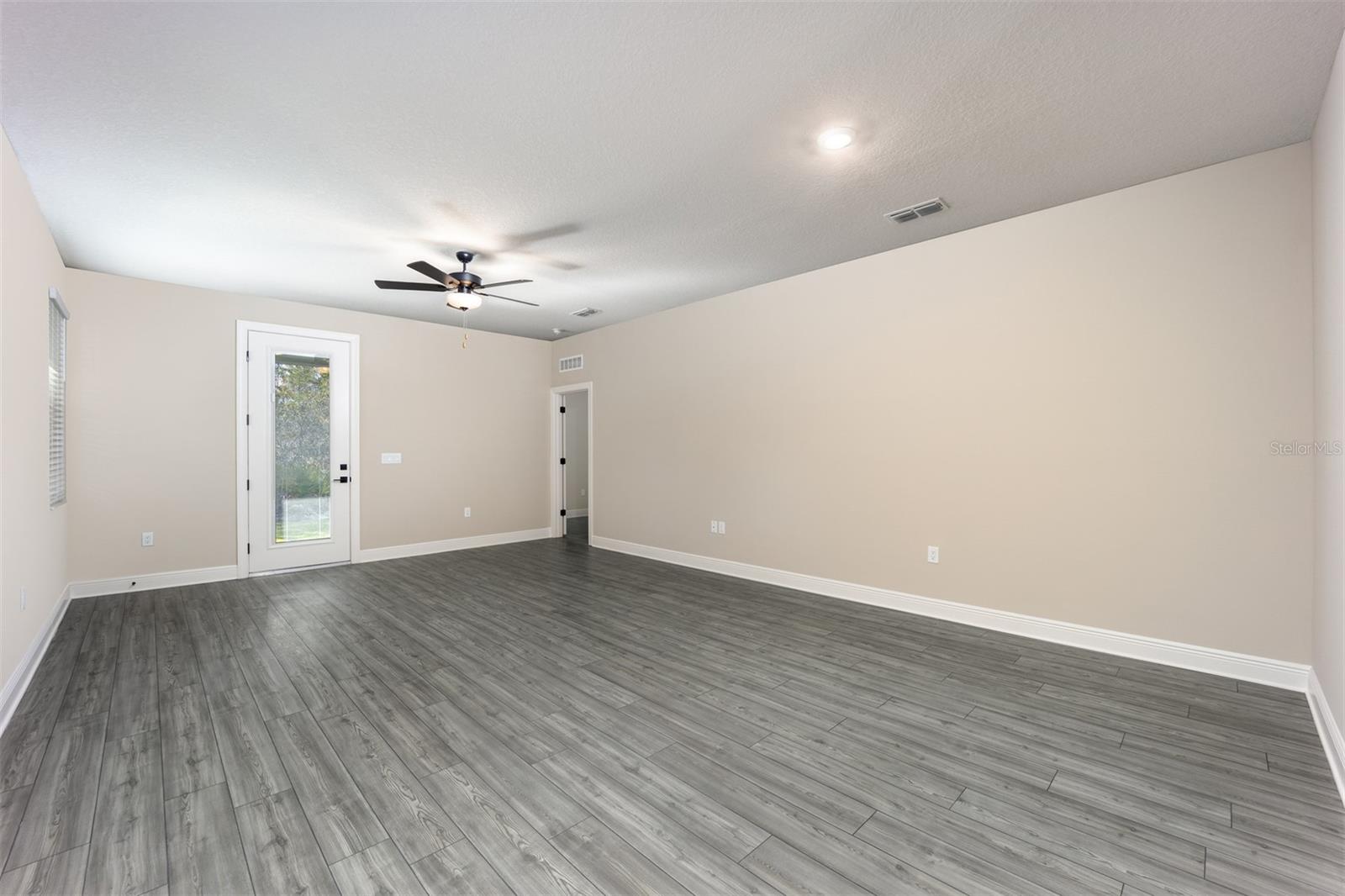 Image 3 of 7 For 7661 Somersworth Drive