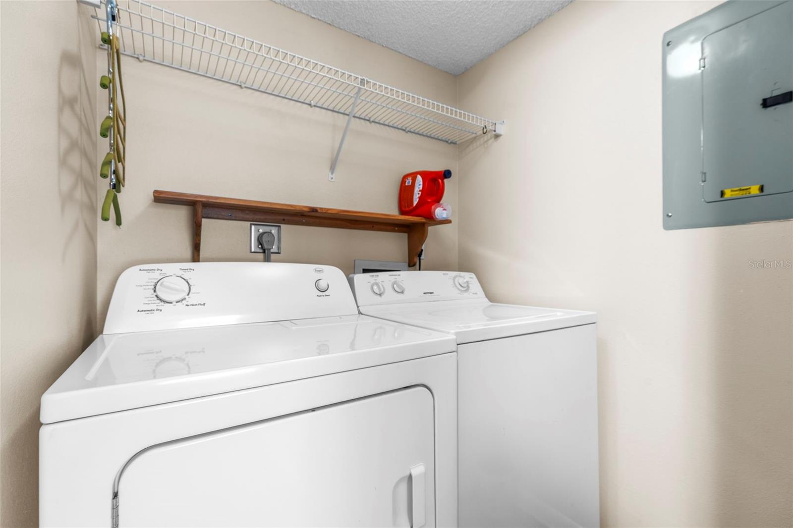 Image 16 of 38 For 10511 Waterview Court 10511