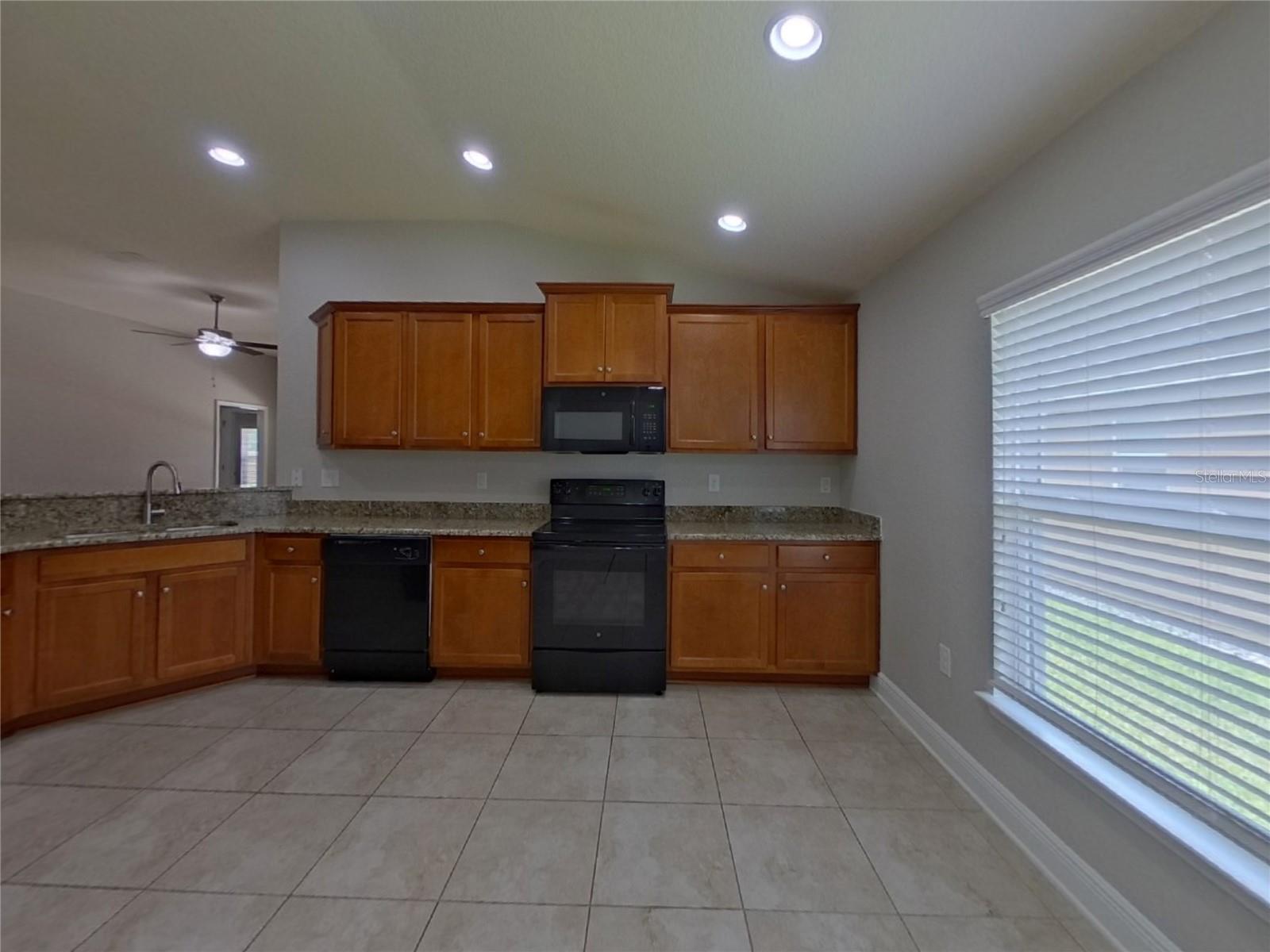 Image 6 of 16 For 14511 Dunrobin Drive