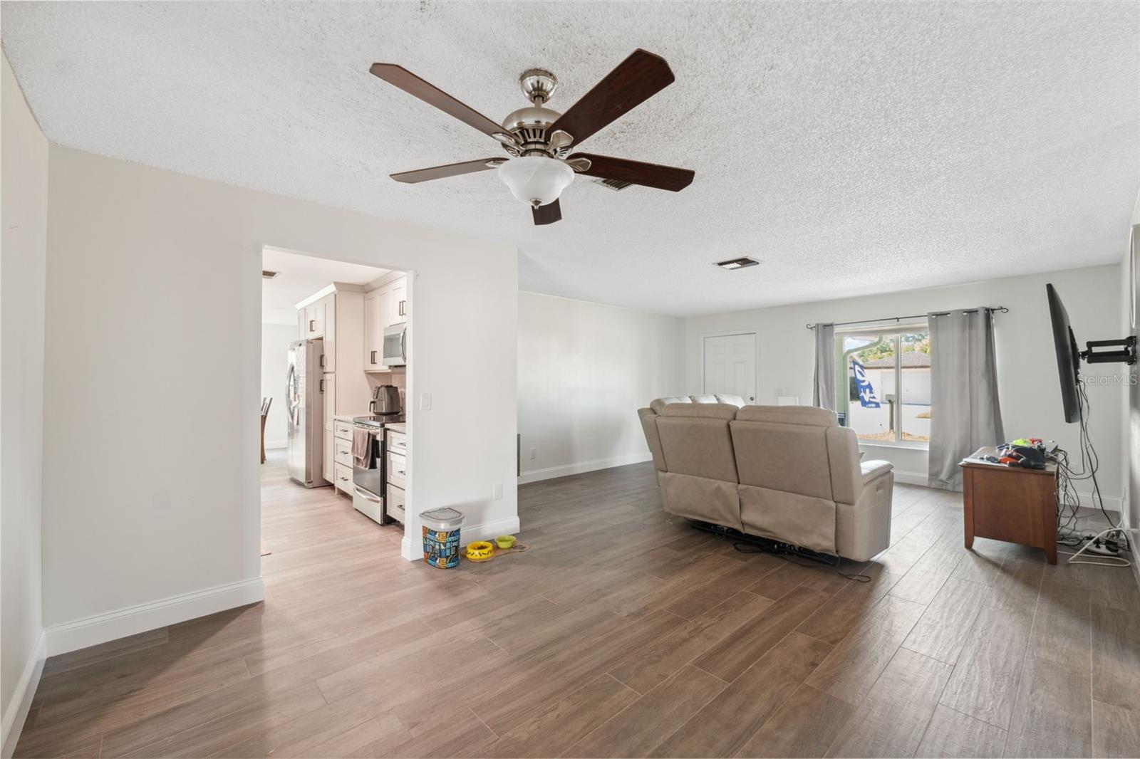 Image 5 of 19 For 1700 Ironwood Court E