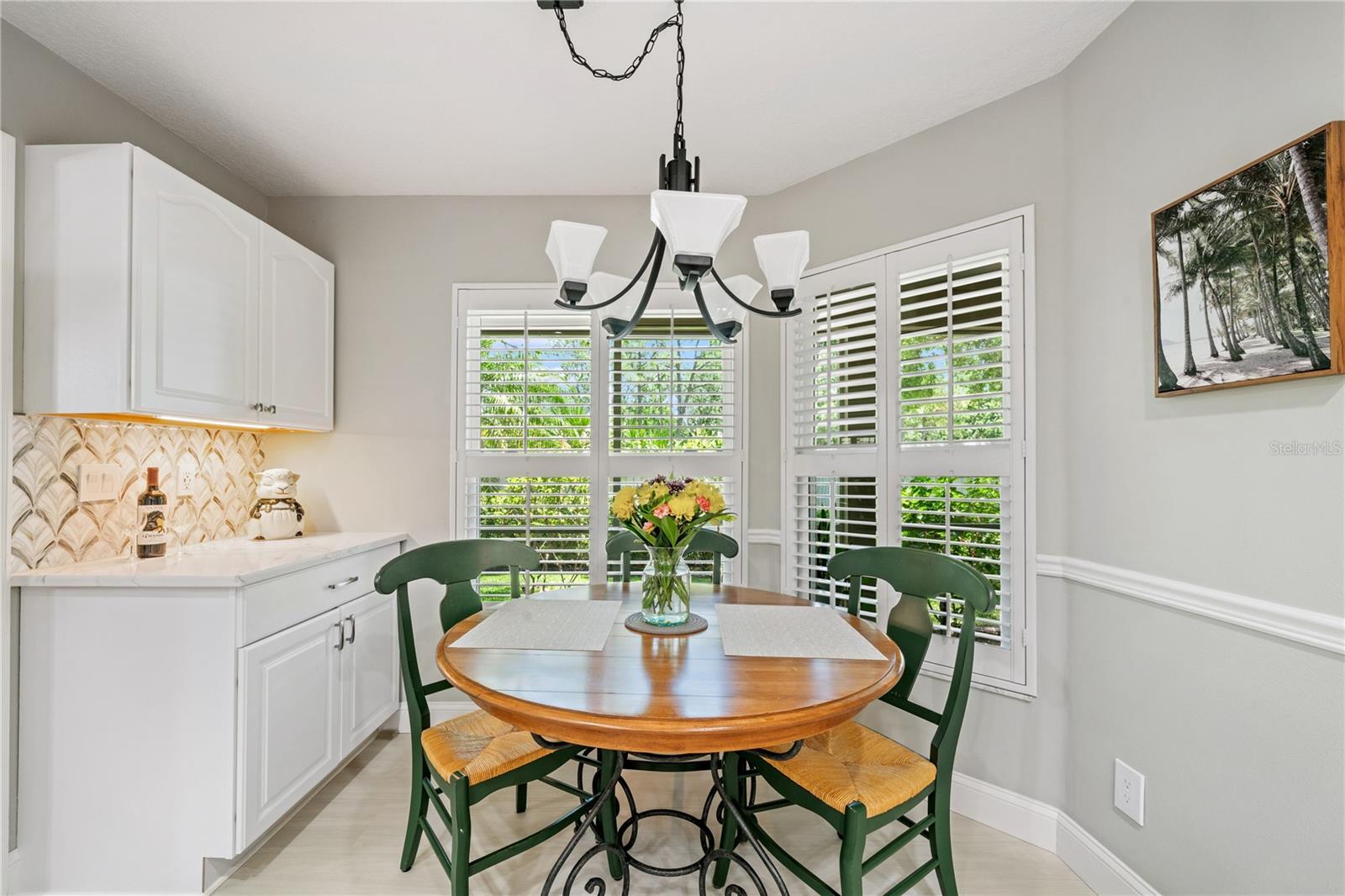 Image 11 of 53 For 423 Fan Palm Court Ne