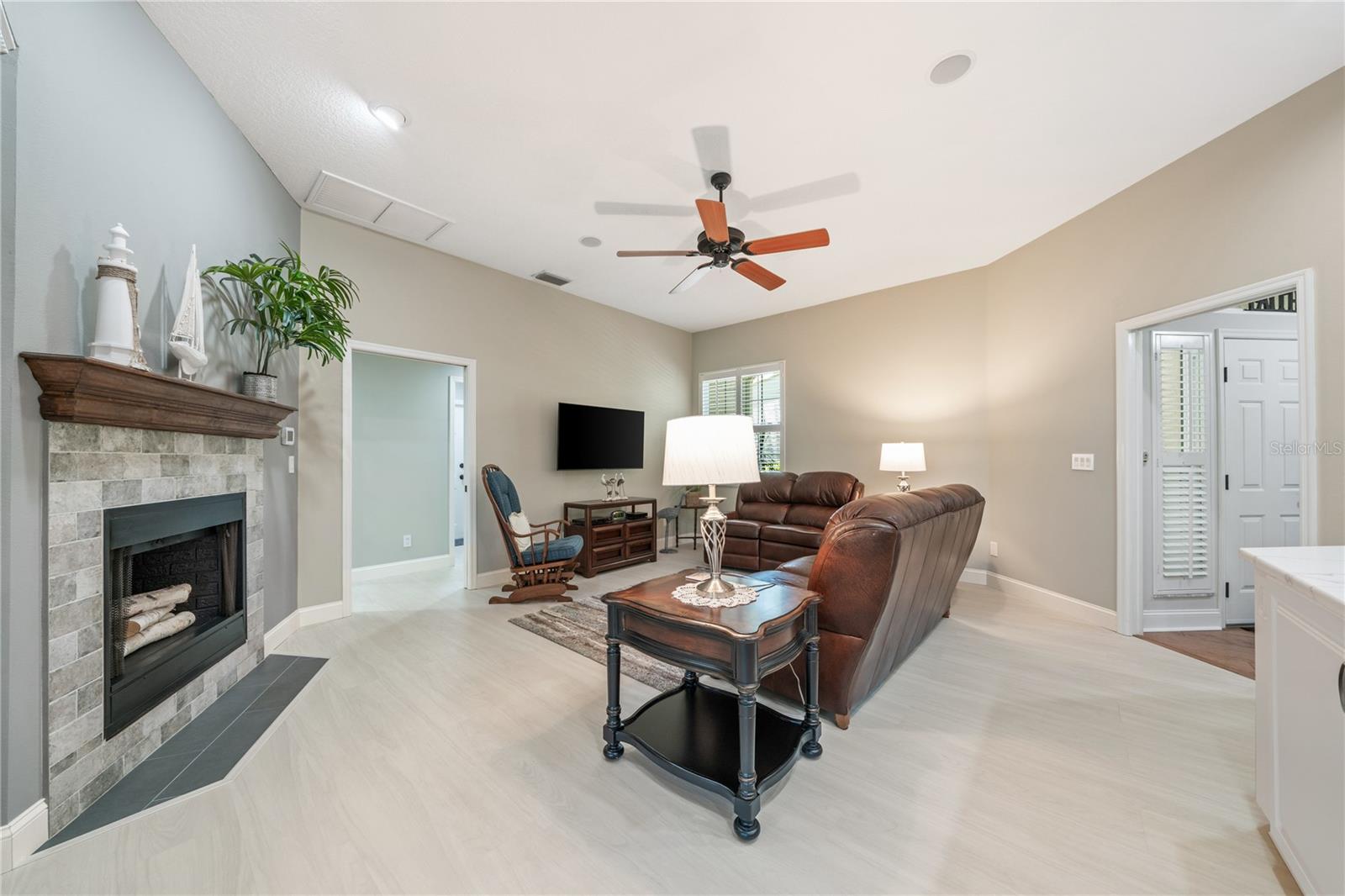Image 16 of 53 For 423 Fan Palm Court Ne