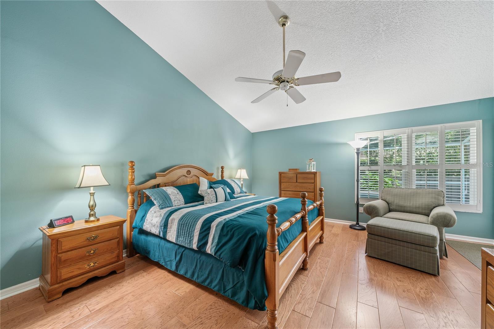 Image 20 of 53 For 423 Fan Palm Court Ne