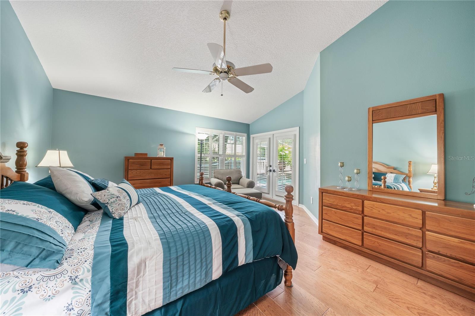 Image 21 of 53 For 423 Fan Palm Court Ne