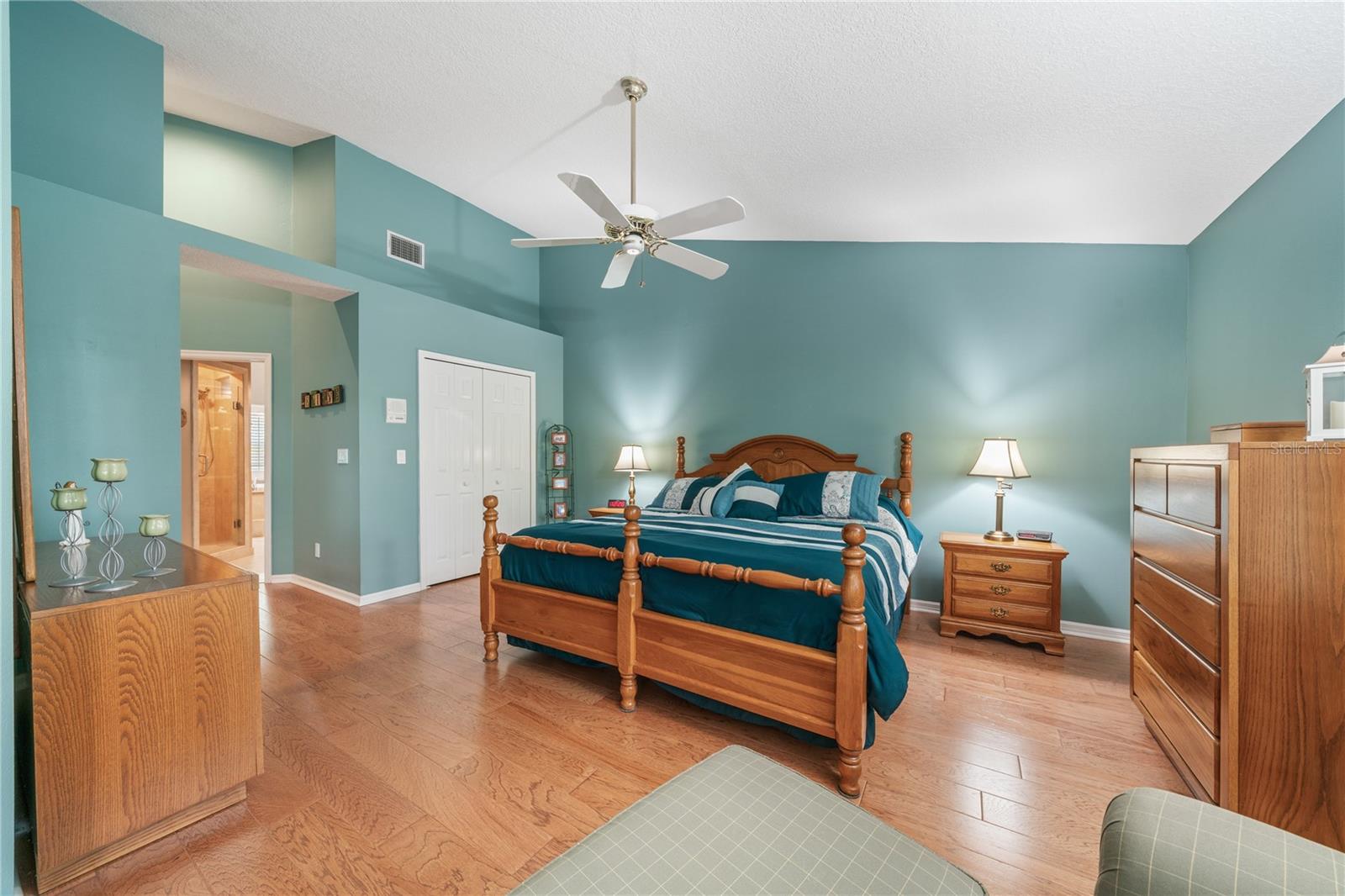 Image 22 of 53 For 423 Fan Palm Court Ne