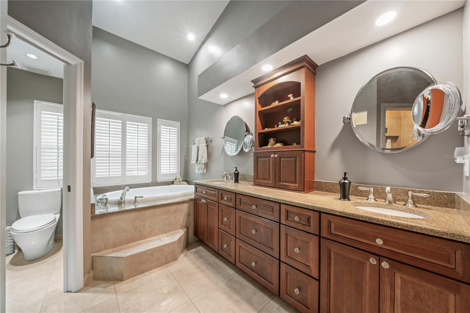 Image 23 of 53 For 423 Fan Palm Court Ne