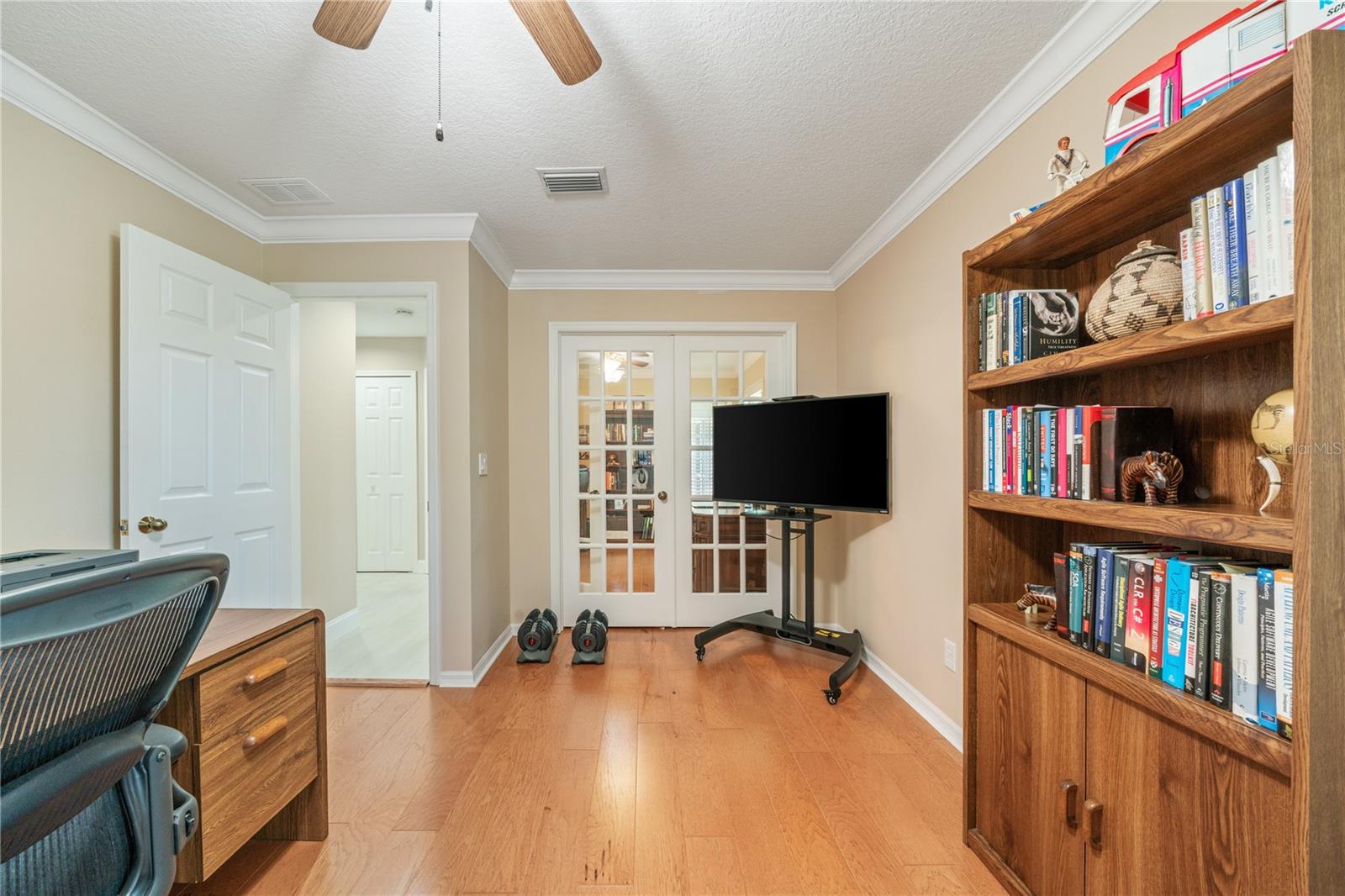 Image 30 of 53 For 423 Fan Palm Court Ne