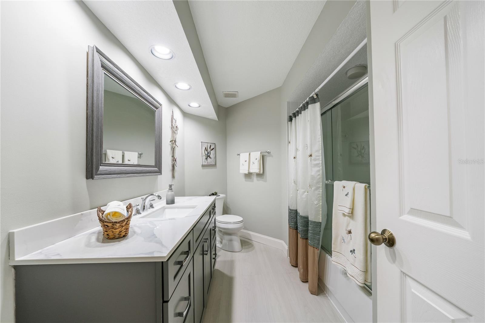 Image 31 of 53 For 423 Fan Palm Court Ne