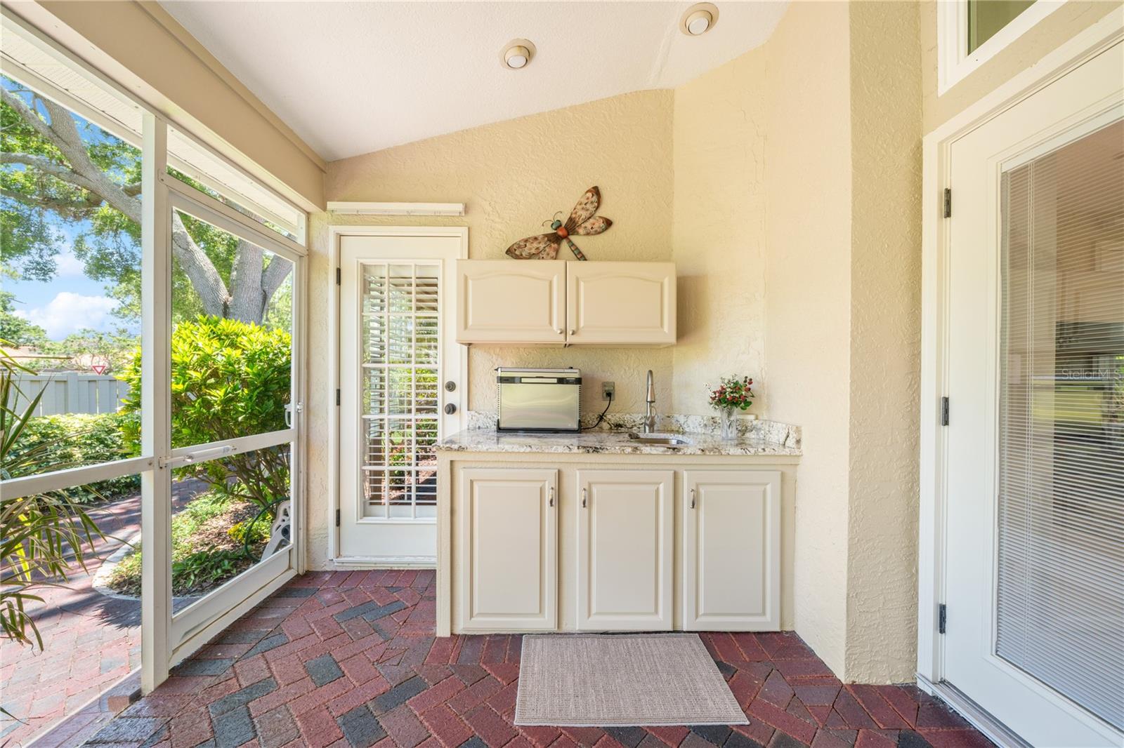 Image 36 of 53 For 423 Fan Palm Court Ne