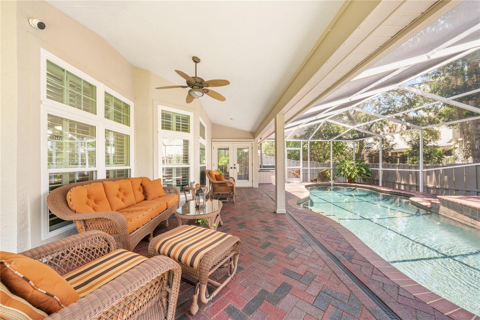 Image 39 of 53 For 423 Fan Palm Court Ne