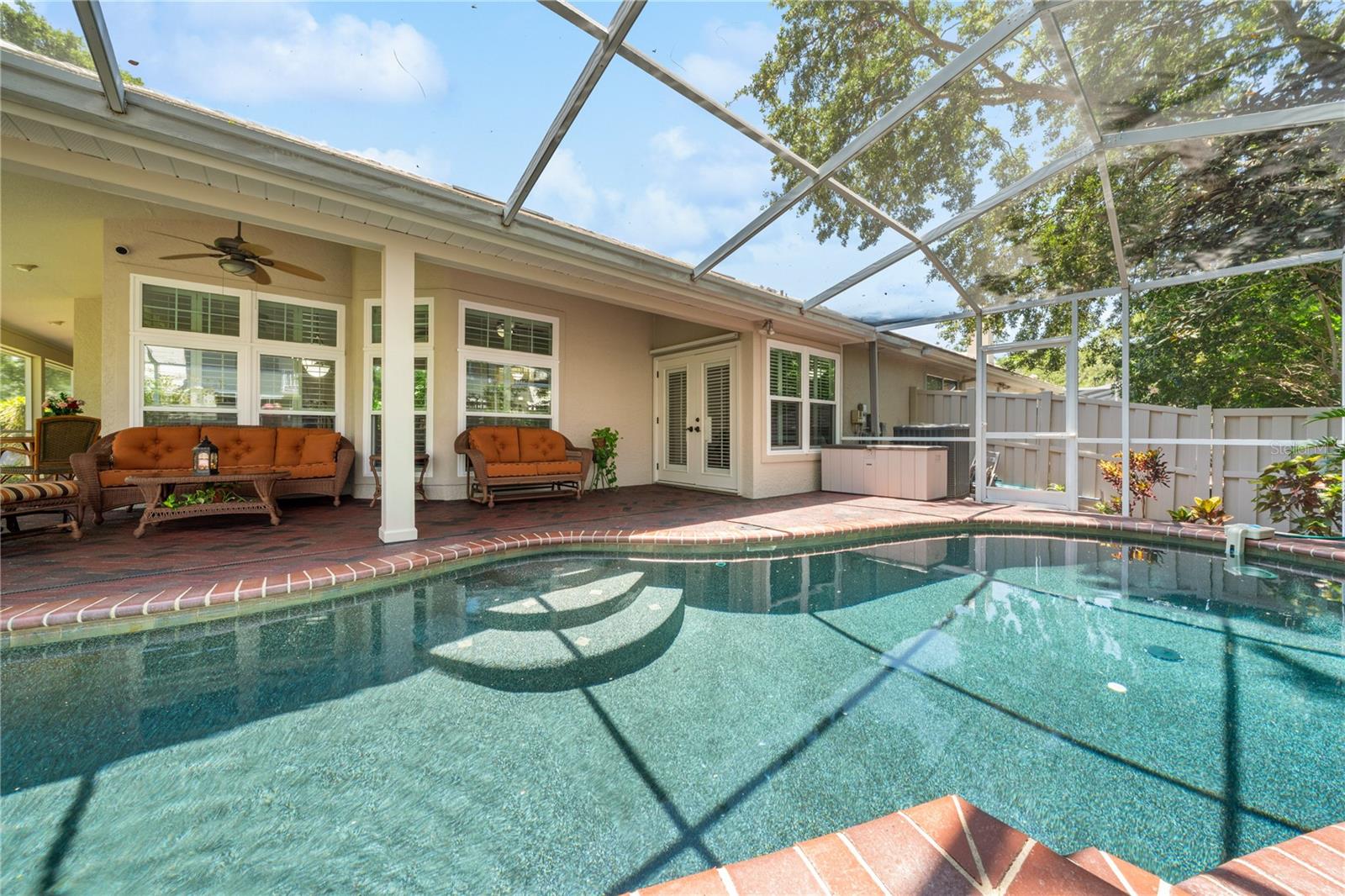 Image 42 of 53 For 423 Fan Palm Court Ne