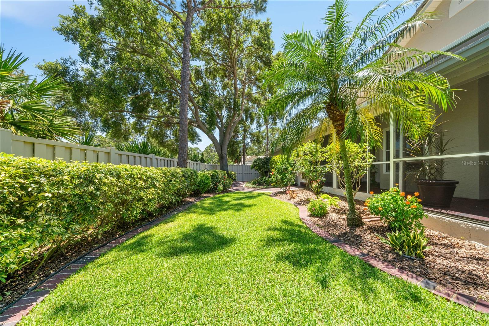 Image 46 of 53 For 423 Fan Palm Court Ne