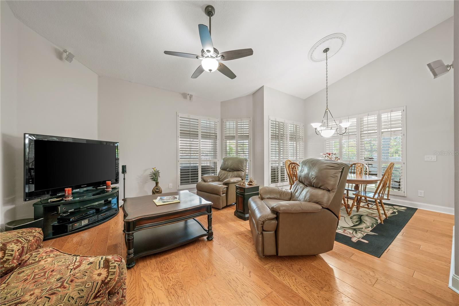 Image 8 of 53 For 423 Fan Palm Court Ne