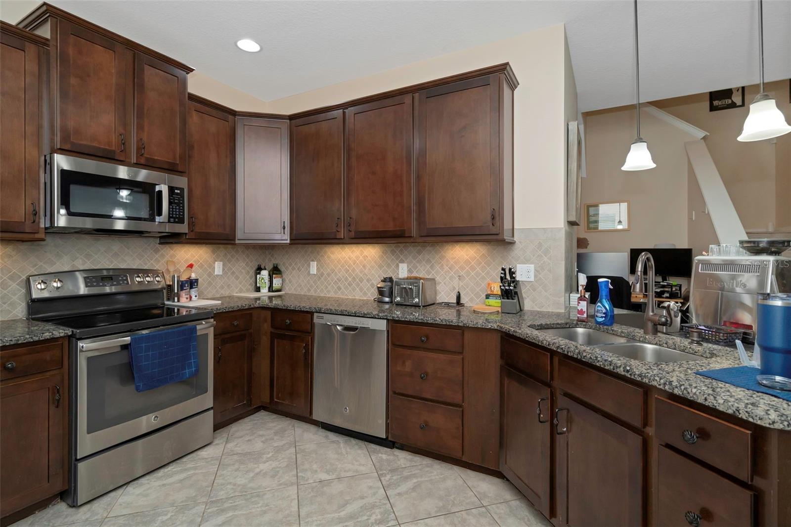 Image 3 of 45 For 7001 Interbay Boulevard 242