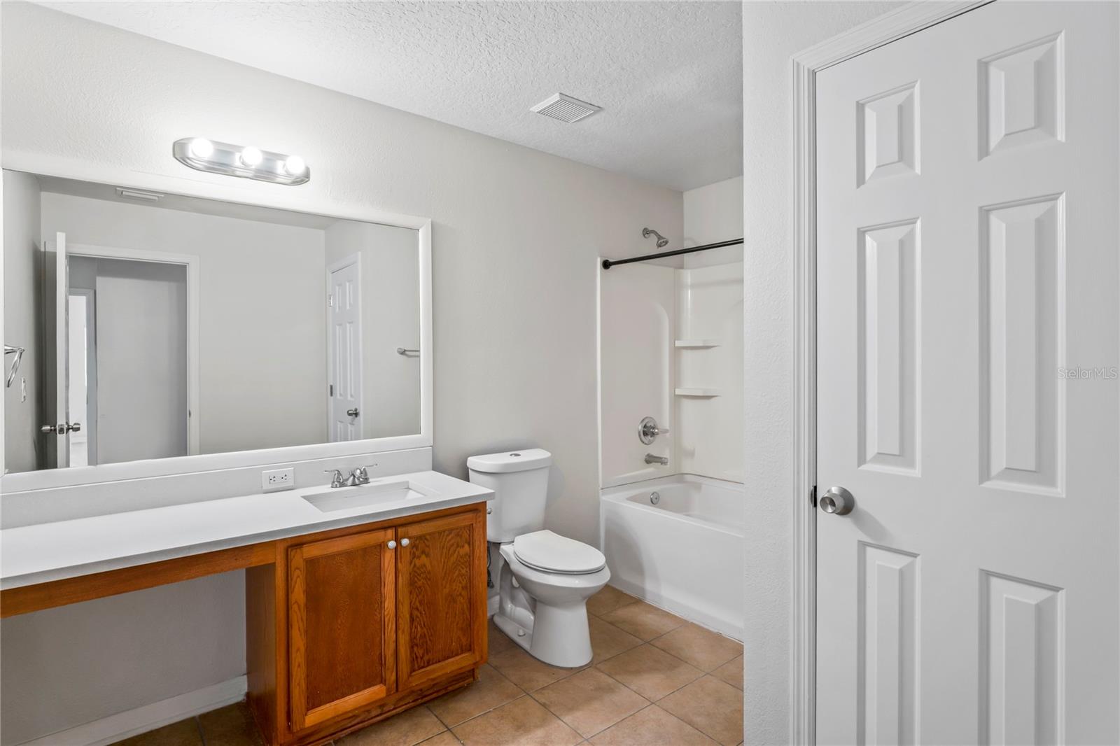 Image 20 of 27 For 7412 Bridgeview Drive