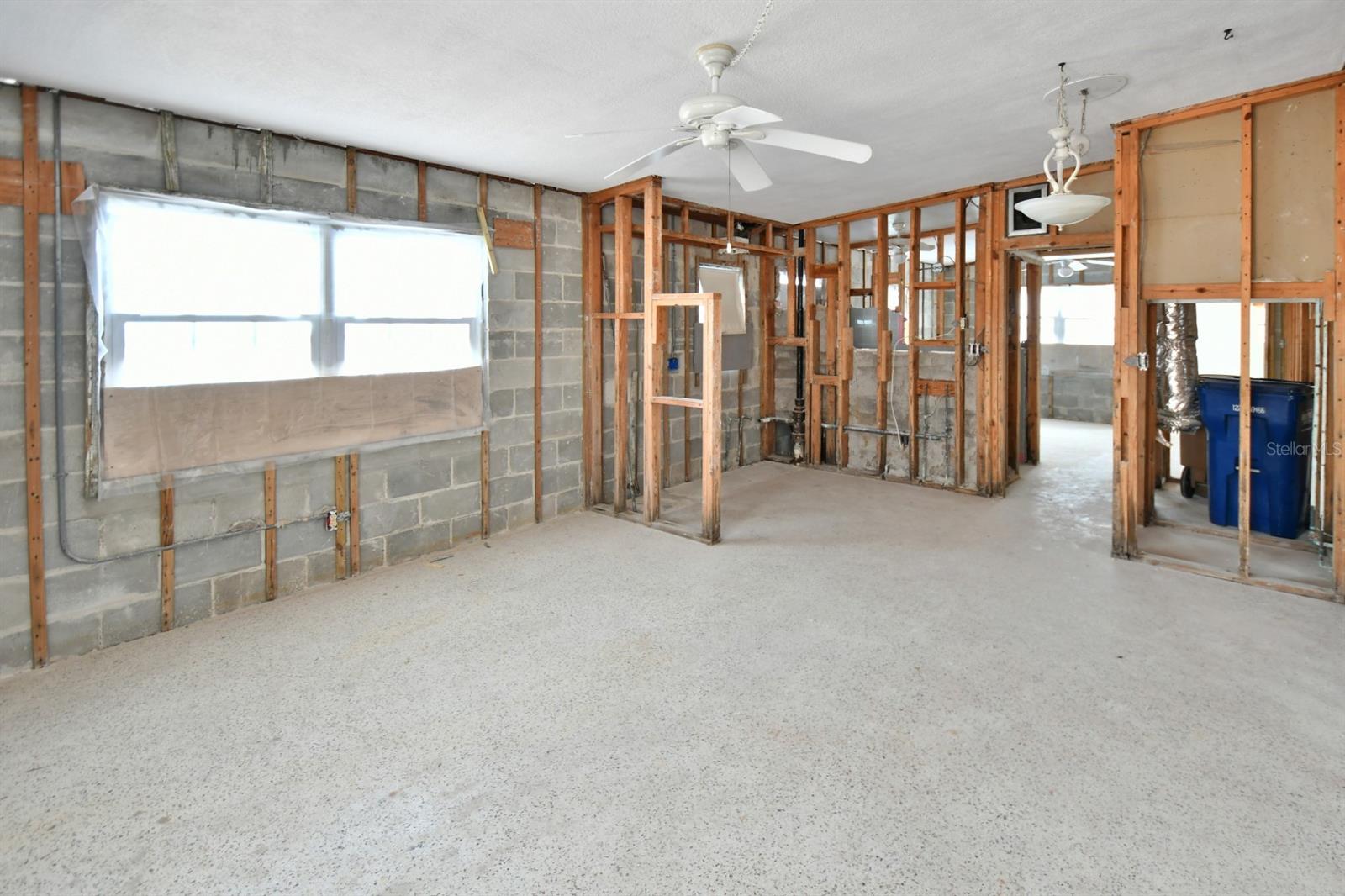 Image 13 of 39 For 14147 Palm Street