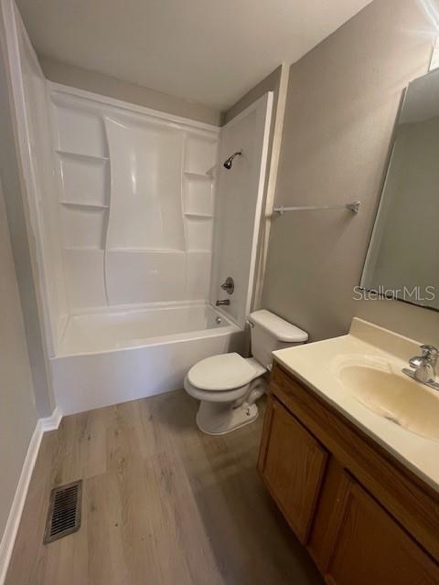 Listing photo id 14 for 4617 Ashburn Square Drive