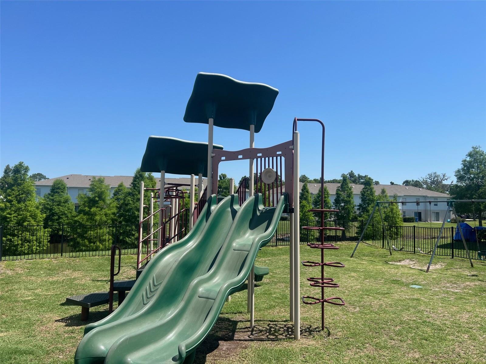 Listing photo id 2 for 4617 Ashburn Square Drive