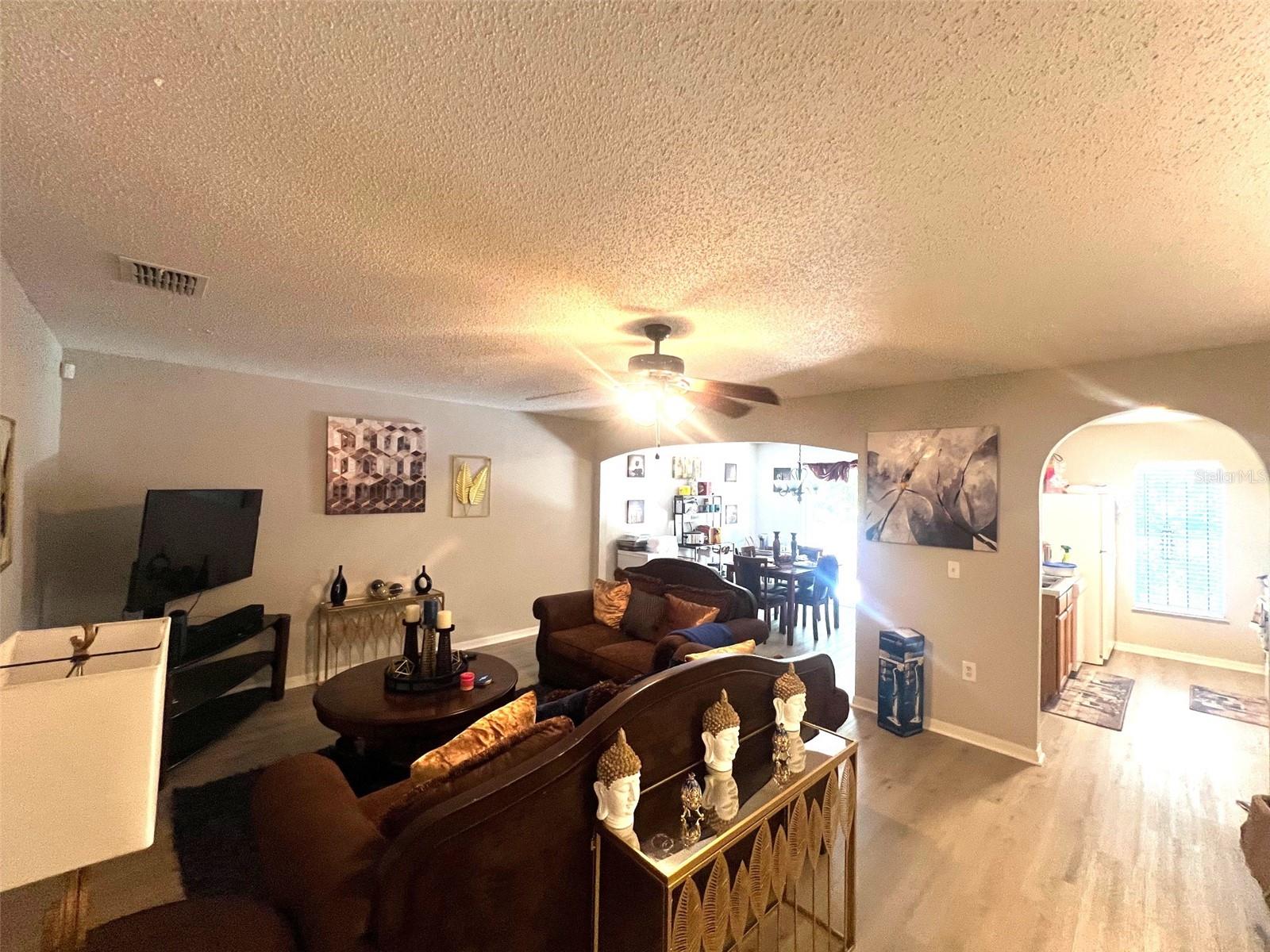 Listing photo id 5 for 4617 Ashburn Square Drive