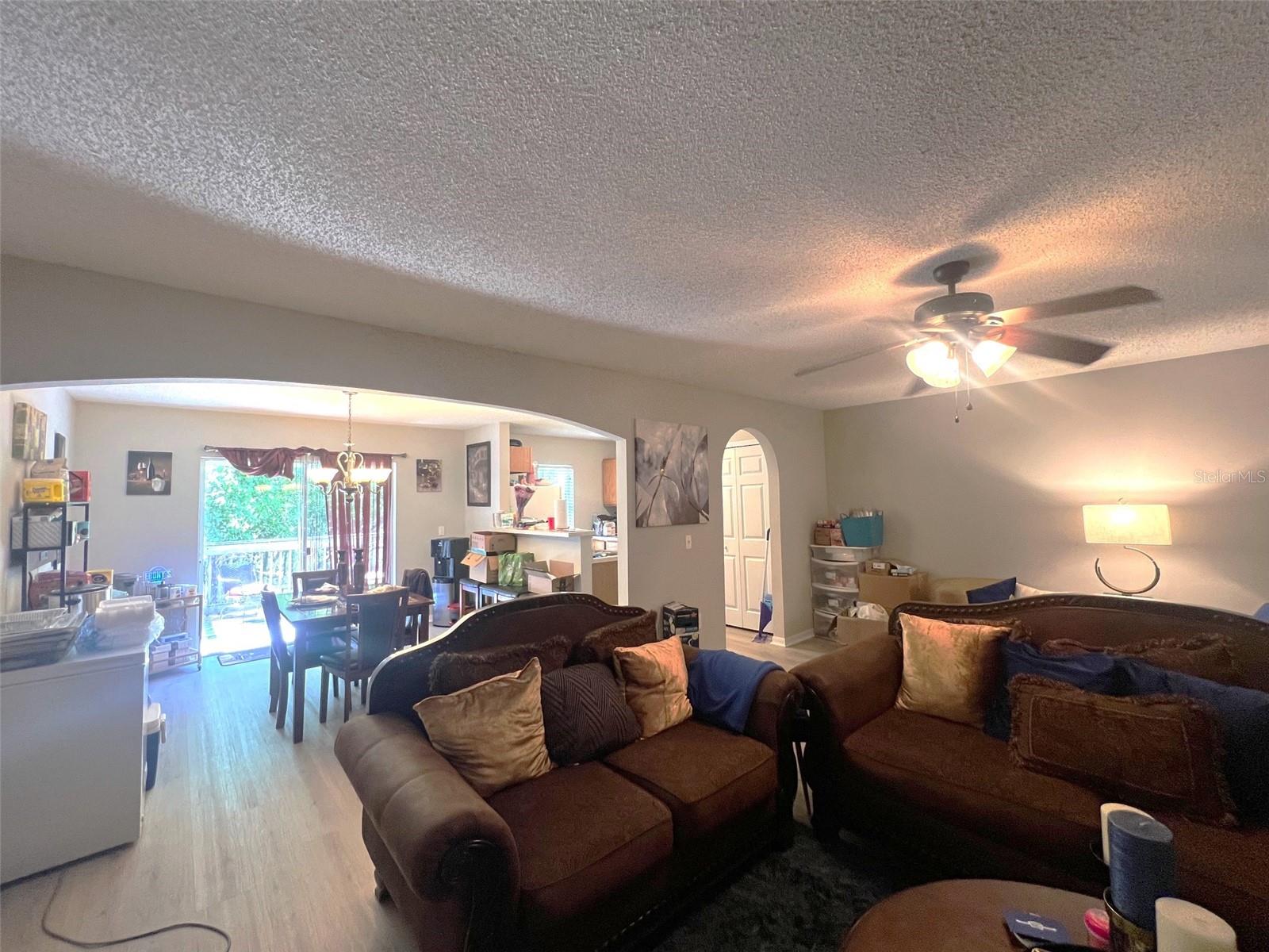 Listing photo id 6 for 4617 Ashburn Square Drive