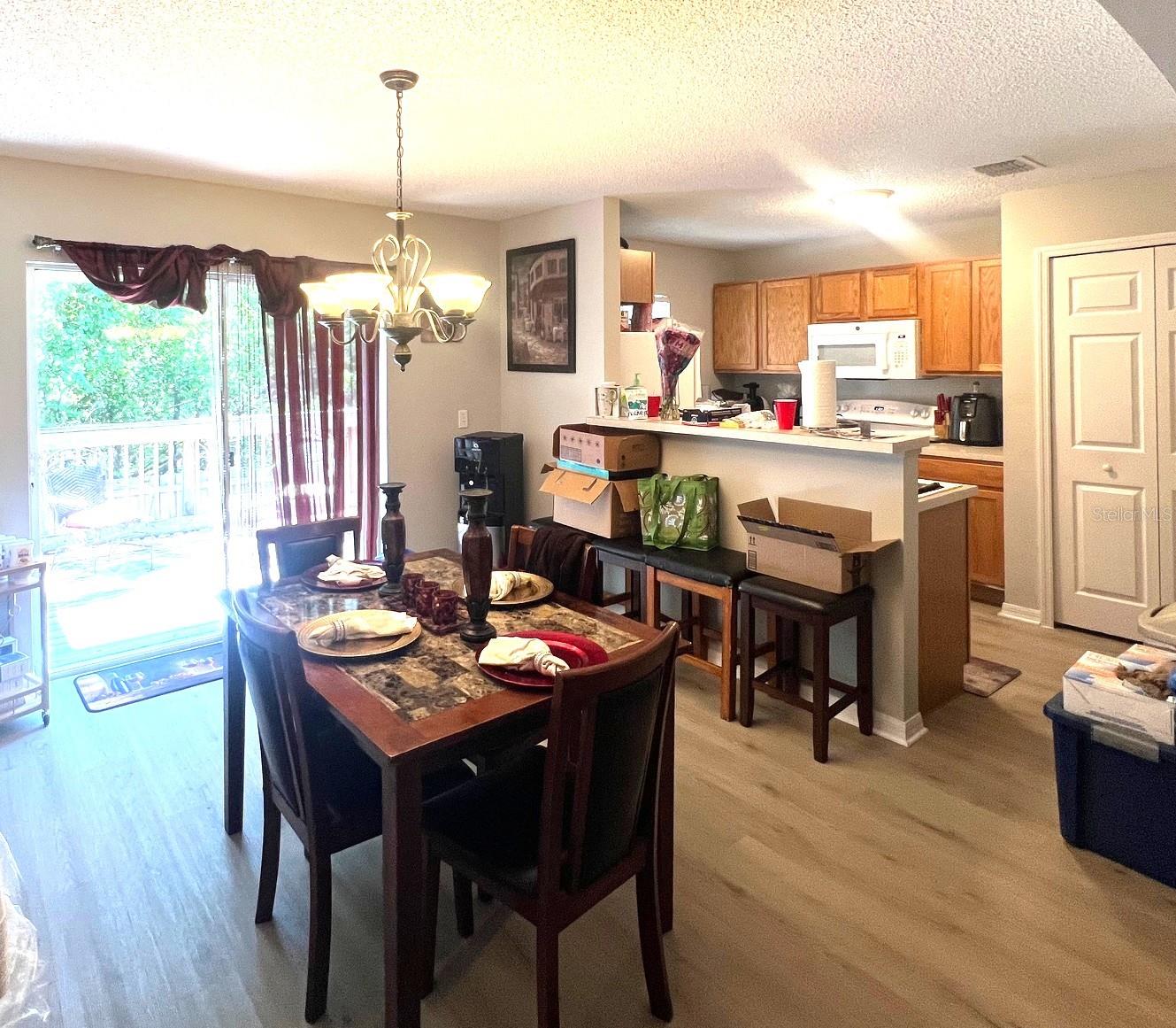 Listing photo id 7 for 4617 Ashburn Square Drive