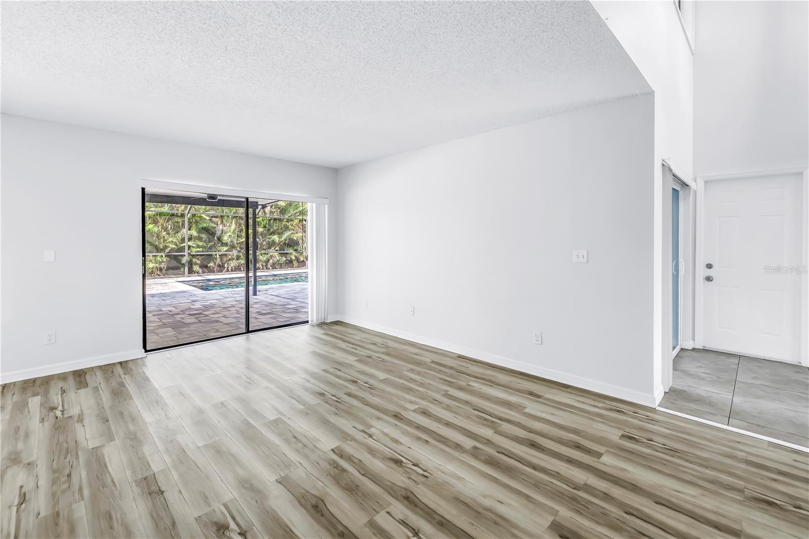 Image 12 of 62 For 15604 Deerglen Drive