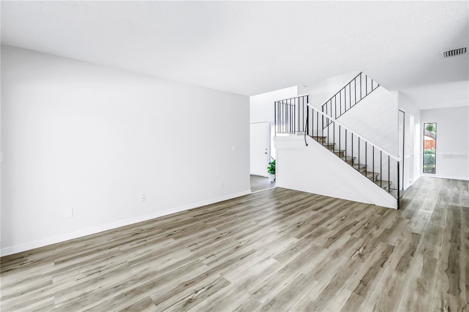 Image 13 of 62 For 15604 Deerglen Drive
