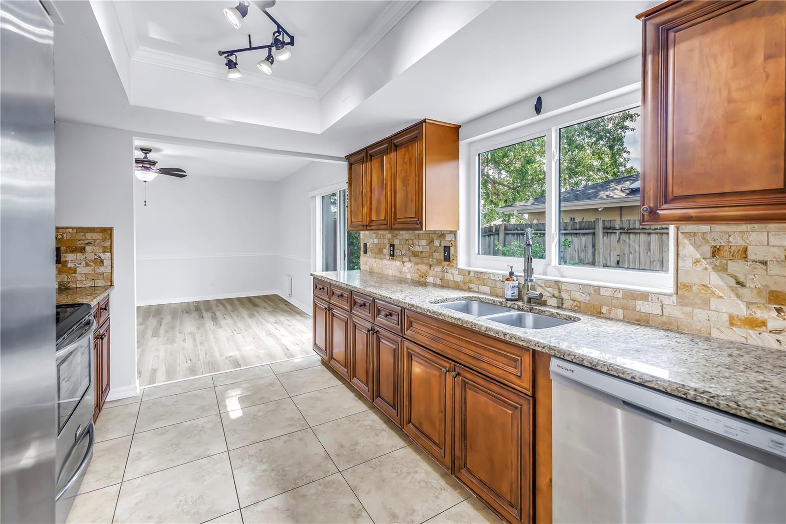 Image 16 of 62 For 15604 Deerglen Drive
