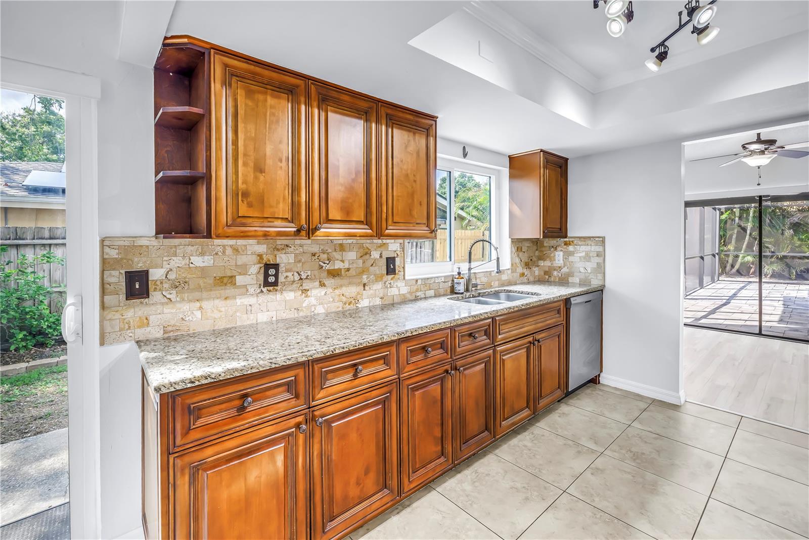 Image 18 of 62 For 15604 Deerglen Drive