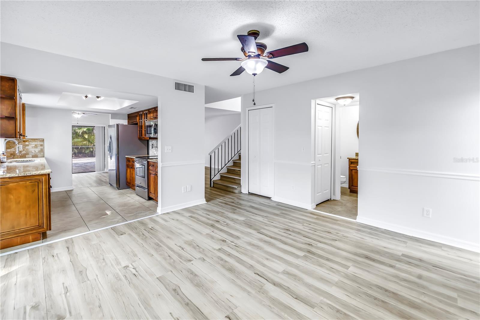 Image 20 of 62 For 15604 Deerglen Drive