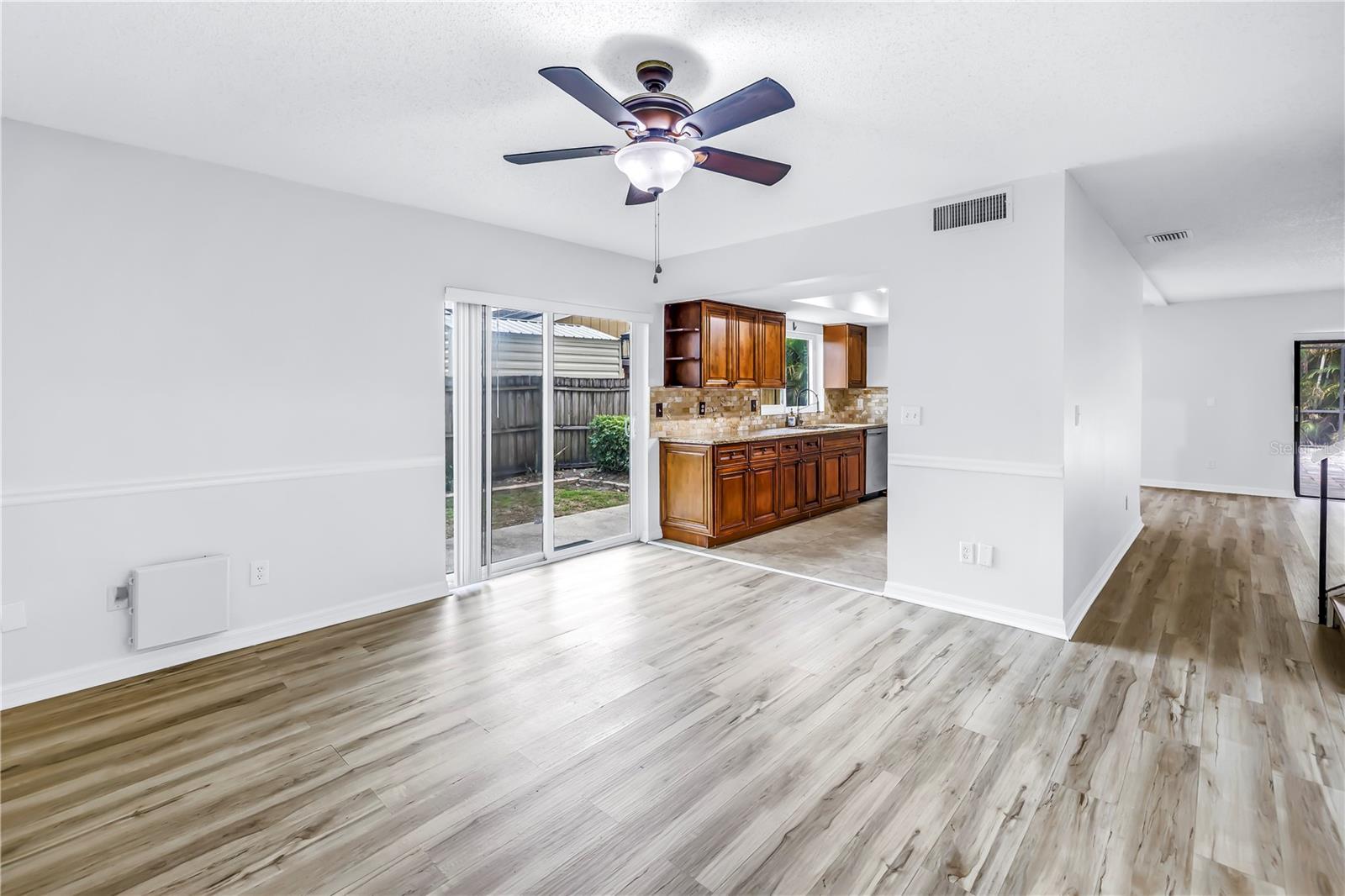 Image 21 of 62 For 15604 Deerglen Drive