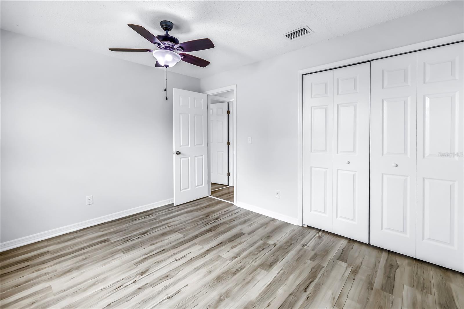 Image 26 of 62 For 15604 Deerglen Drive