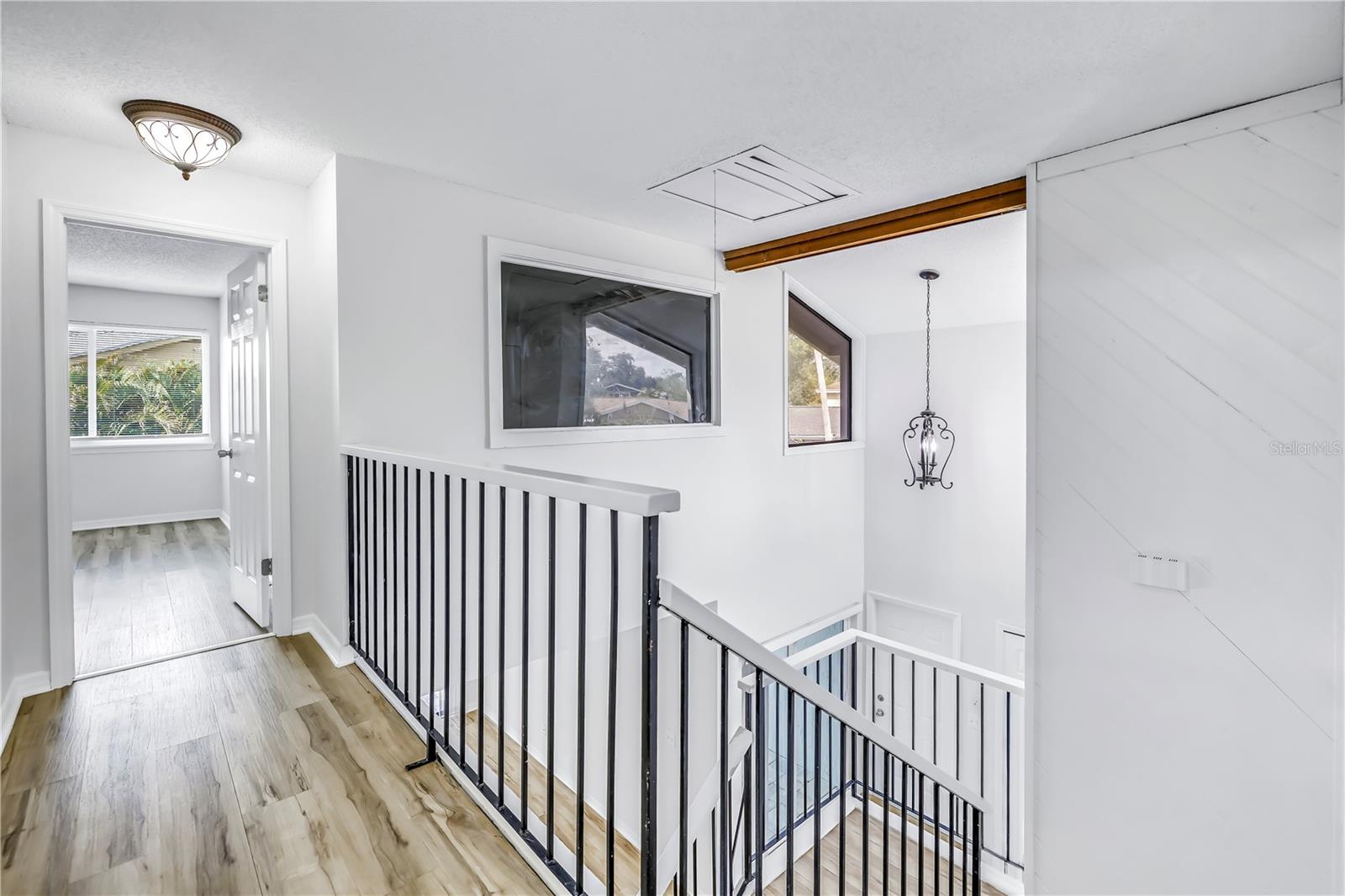 Image 27 of 62 For 15604 Deerglen Drive