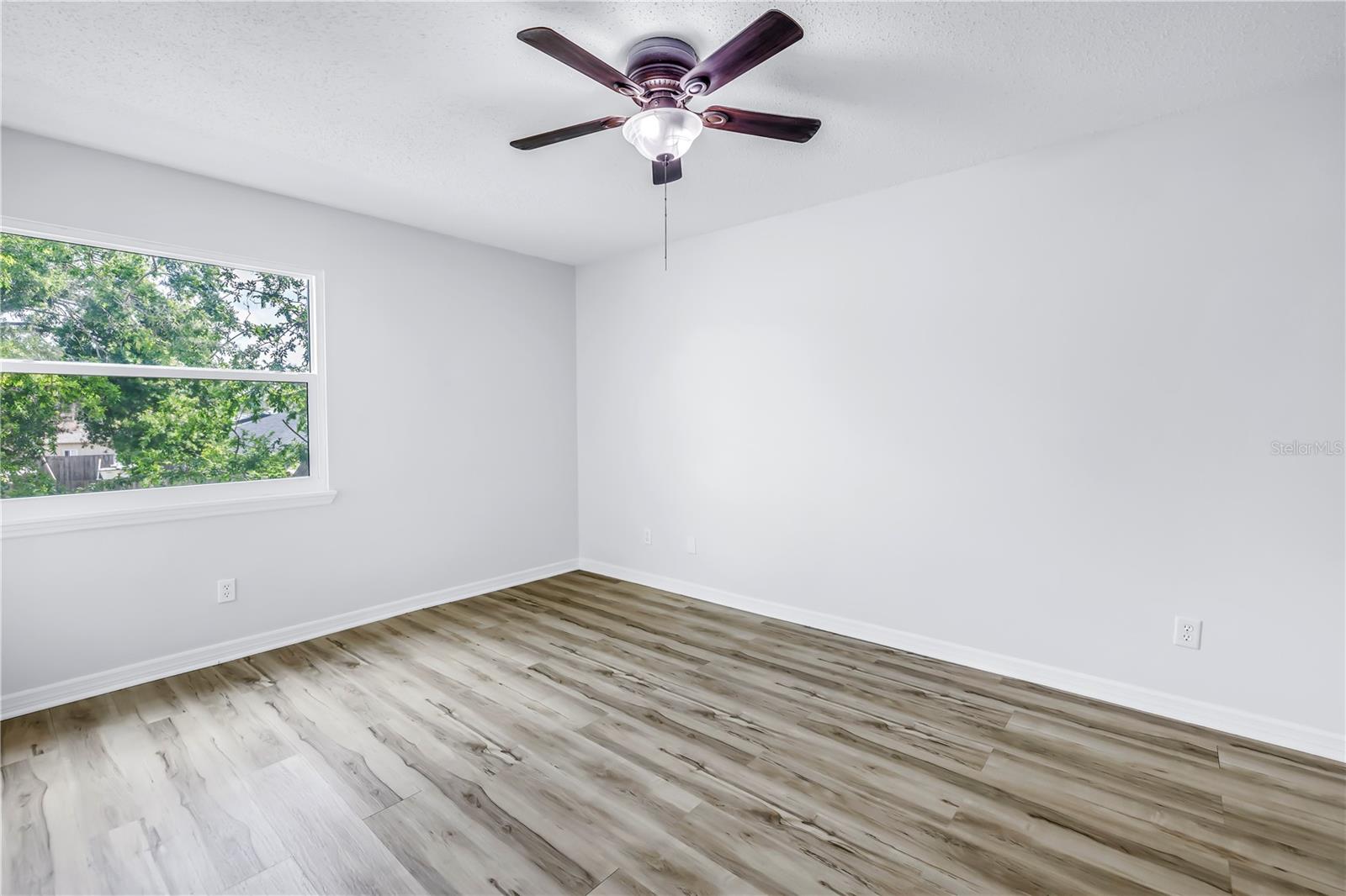 Image 28 of 62 For 15604 Deerglen Drive