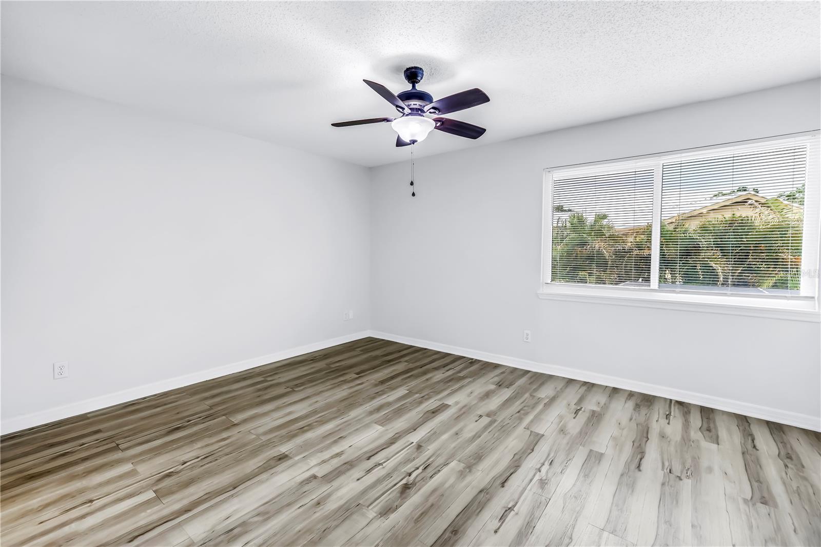 Image 30 of 62 For 15604 Deerglen Drive