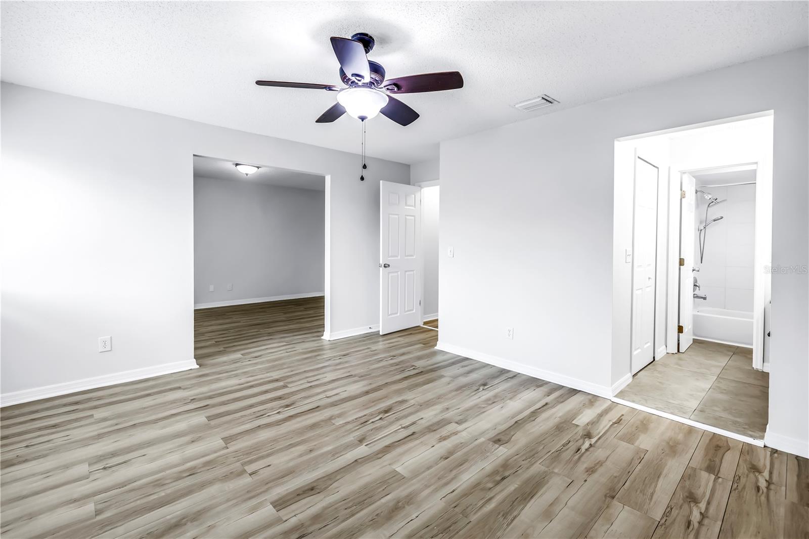 Image 31 of 62 For 15604 Deerglen Drive
