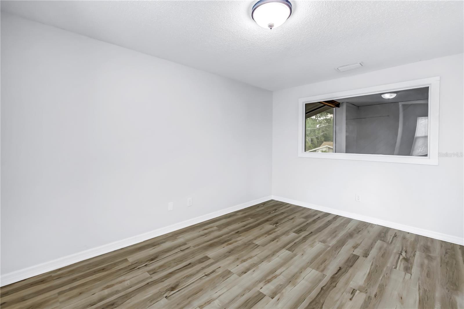 Image 34 of 62 For 15604 Deerglen Drive