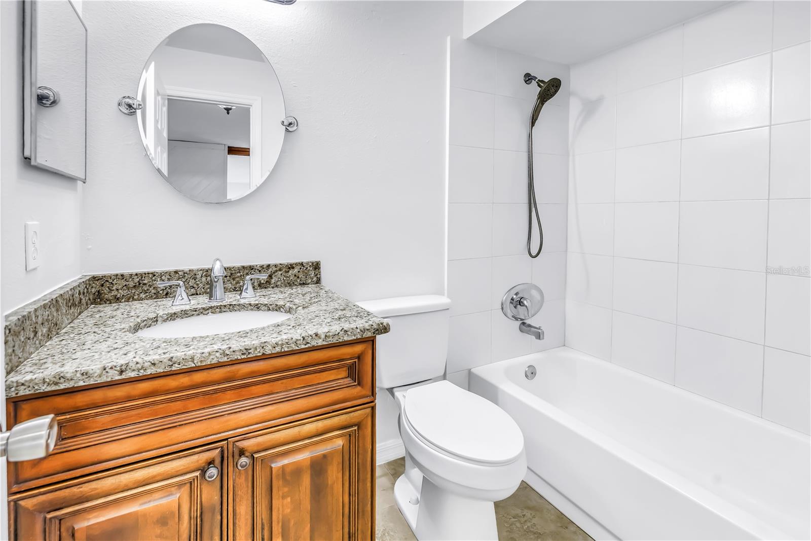 Image 4 of 62 For 15604 Deerglen Drive