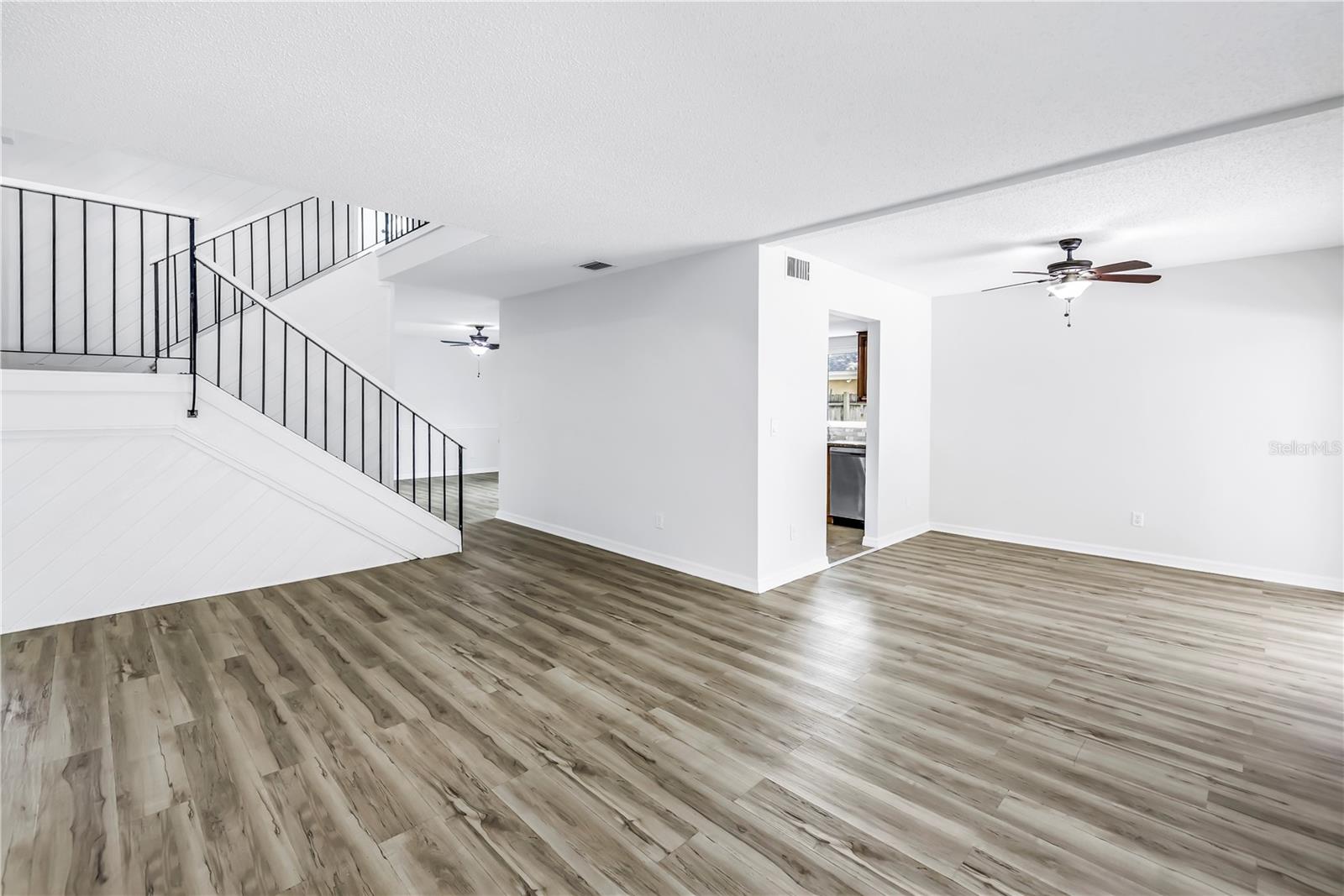 Image 5 of 62 For 15604 Deerglen Drive