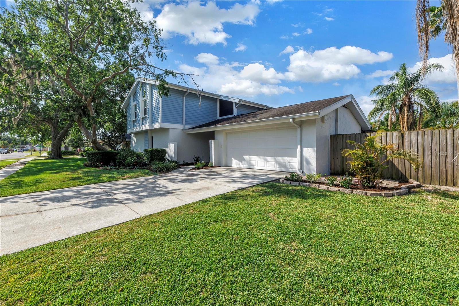 Image 6 of 62 For 15604 Deerglen Drive