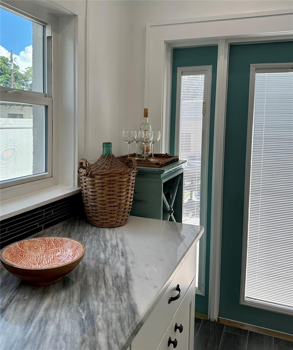 Image 15 of 100 For 1020 38th Avenue N