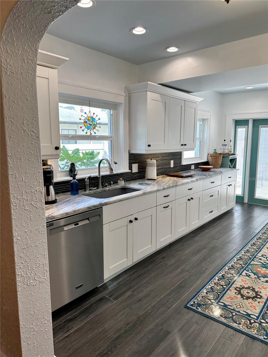 Image 16 of 100 For 1020 38th Avenue N