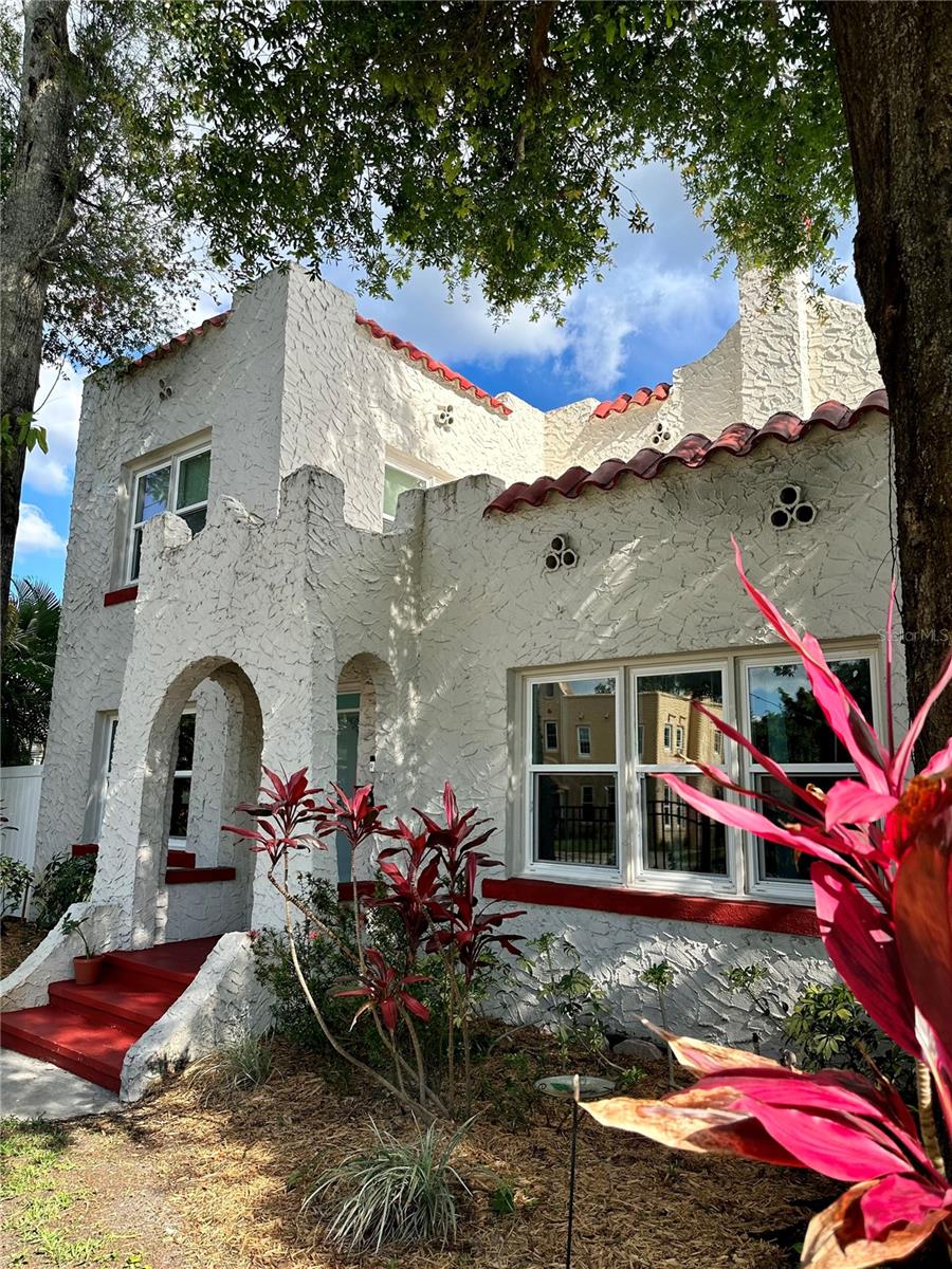 Image 2 of 100 For 1020 38th Avenue N