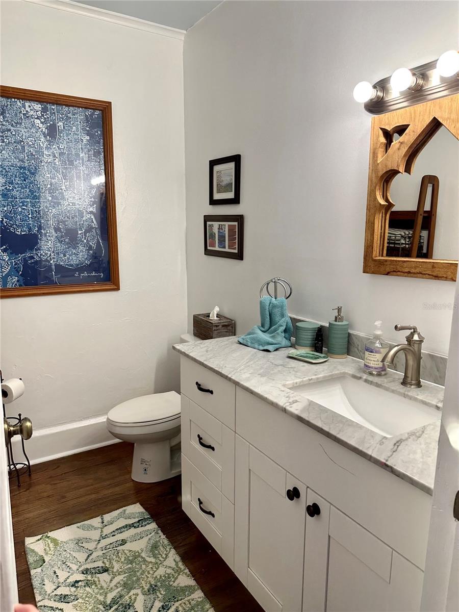 Image 33 of 100 For 1020 38th Avenue N