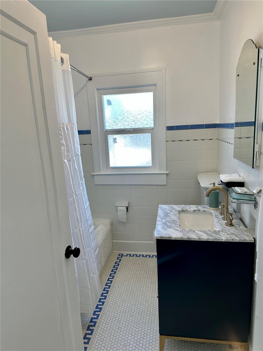 Image 47 of 100 For 1020 38th Avenue N