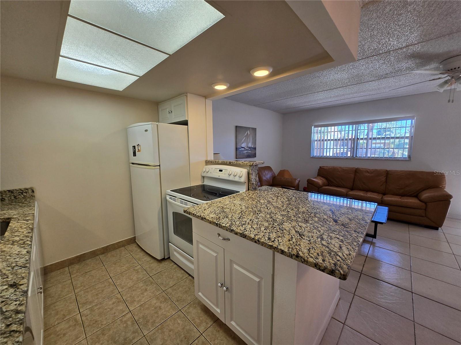 Image 5 of 9 For 12760 Indian Rocks Road 569