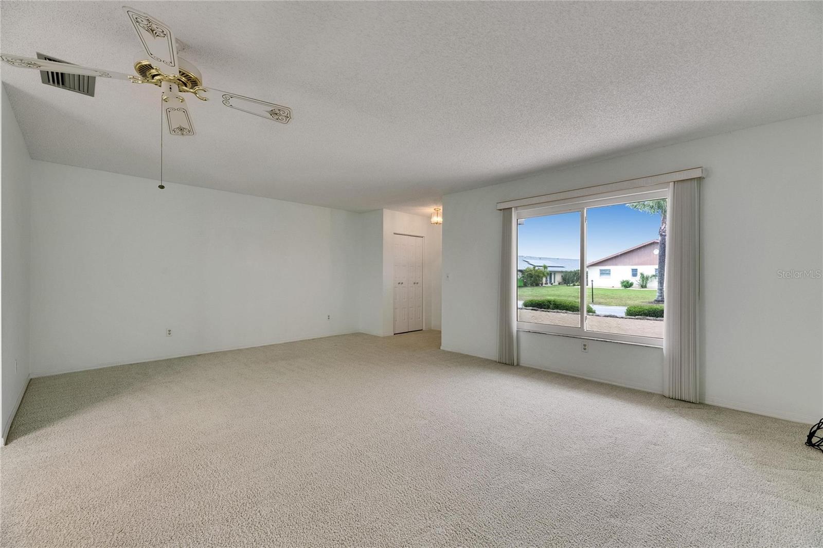 Image 7 of 56 For 339 Club Manor Drive