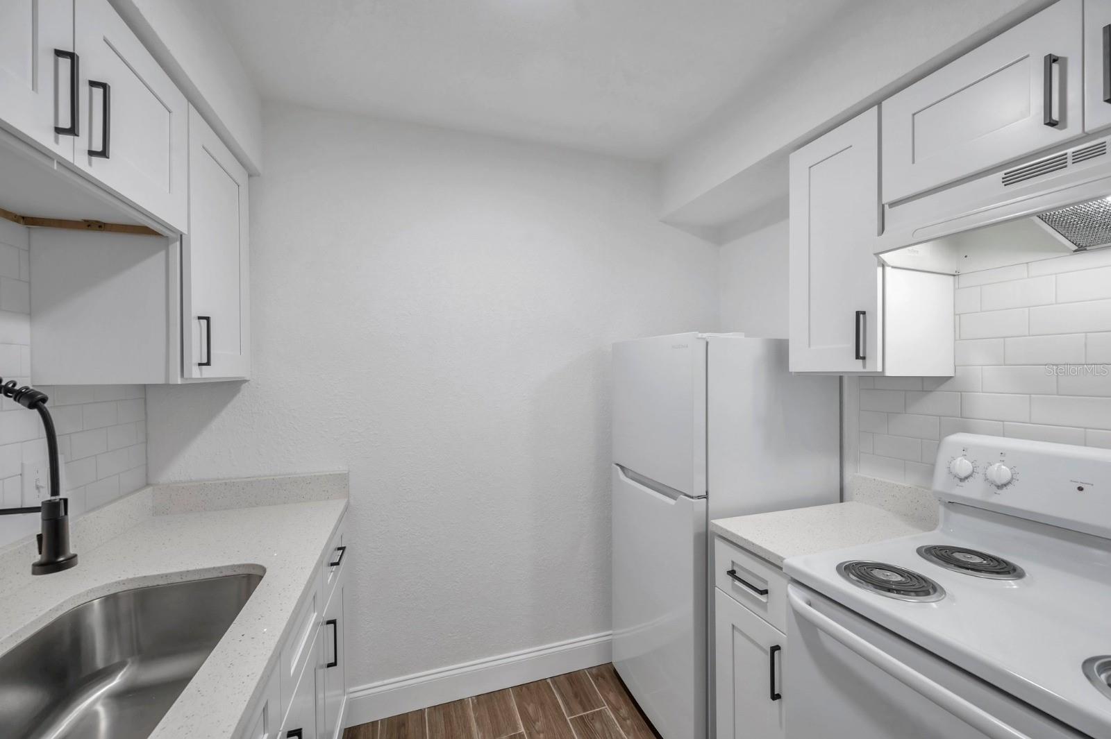 Image 11 of 24 For 2353 Shelley Street 6