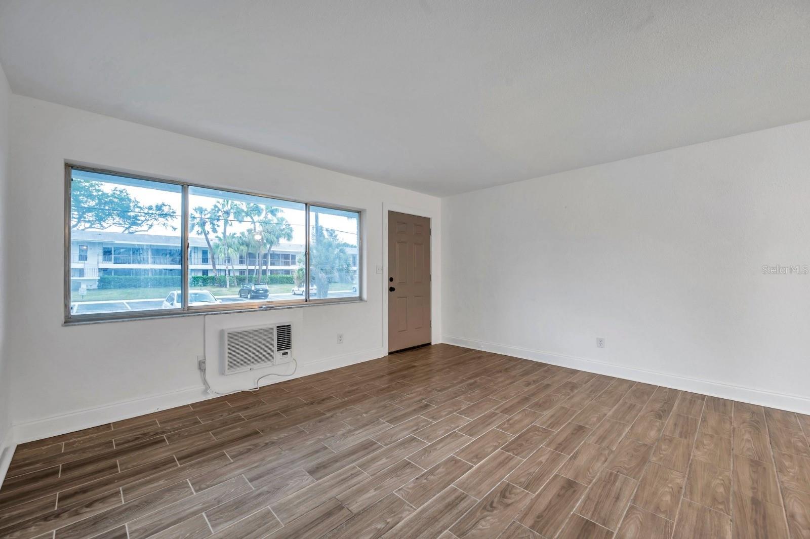 Image 17 of 24 For 2353 Shelley Street 6