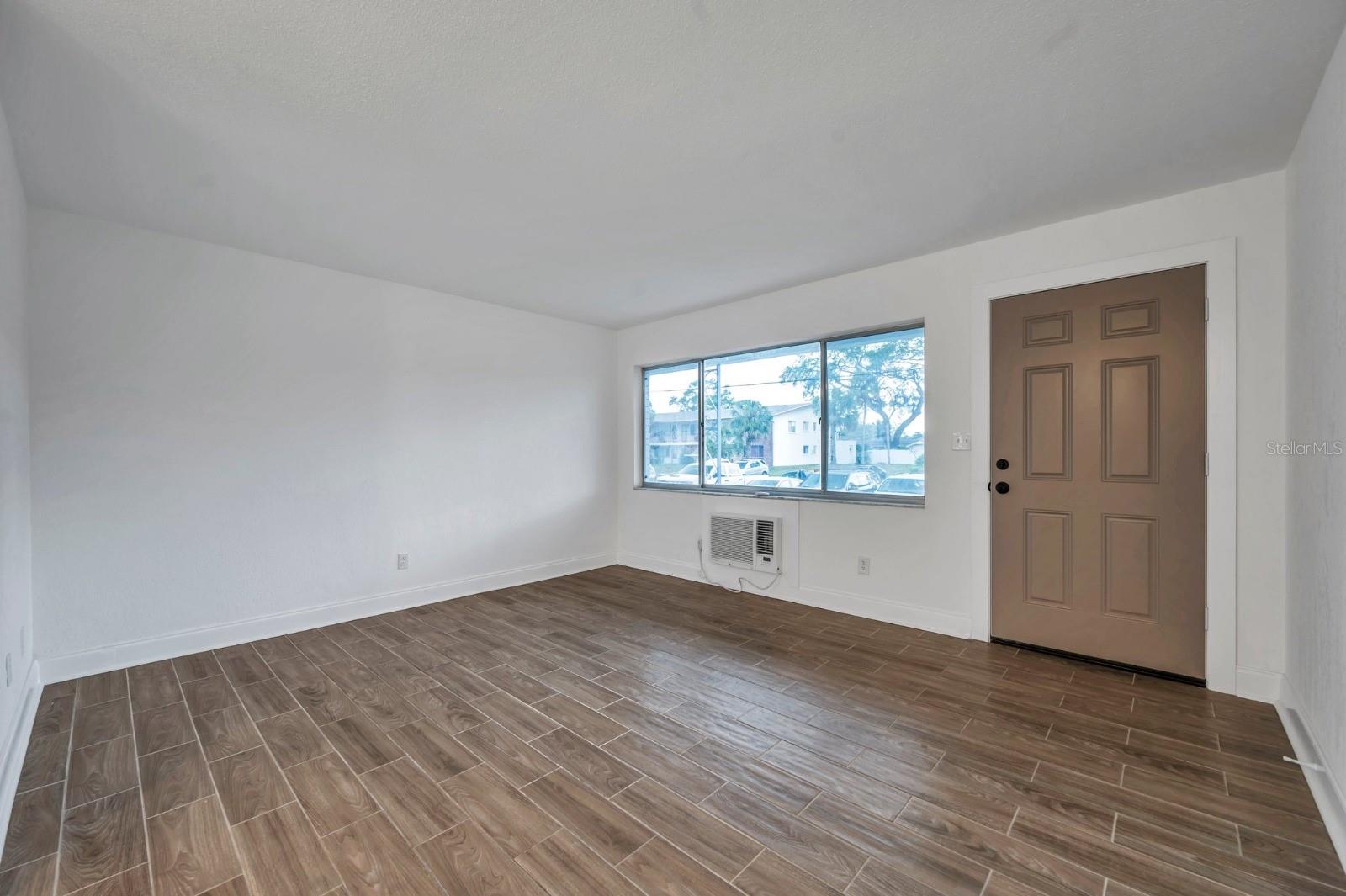 Image 20 of 24 For 2353 Shelley Street 6